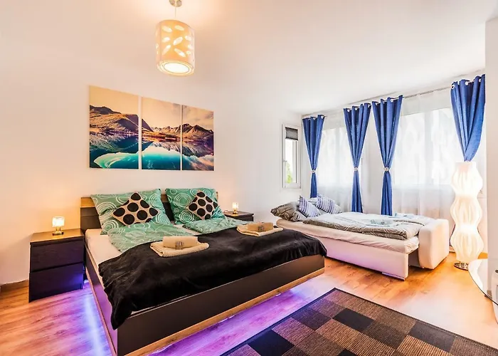 10 Min. Downtown - 2 Bedrooms - Parking Apartment *