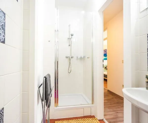 Apartment 10 Min. Downtown - 2 Bedrooms - Parking *