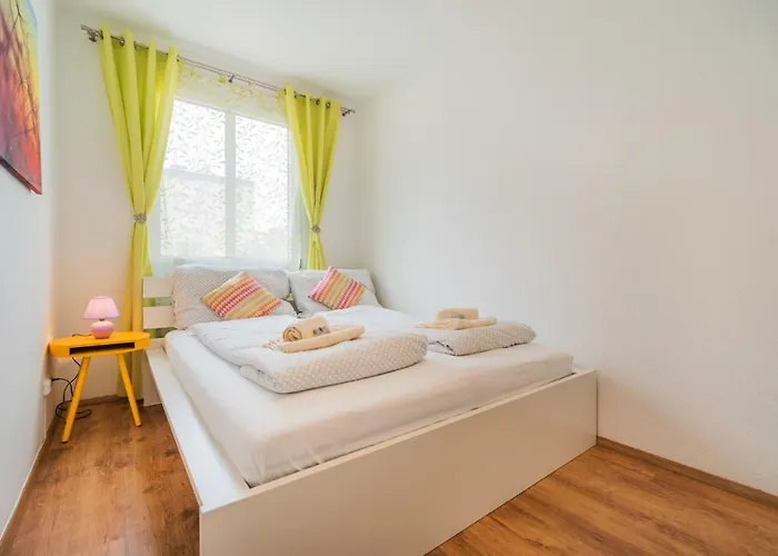 Apartment 10 Min. Downtown - 2 Bedrooms - Parking *